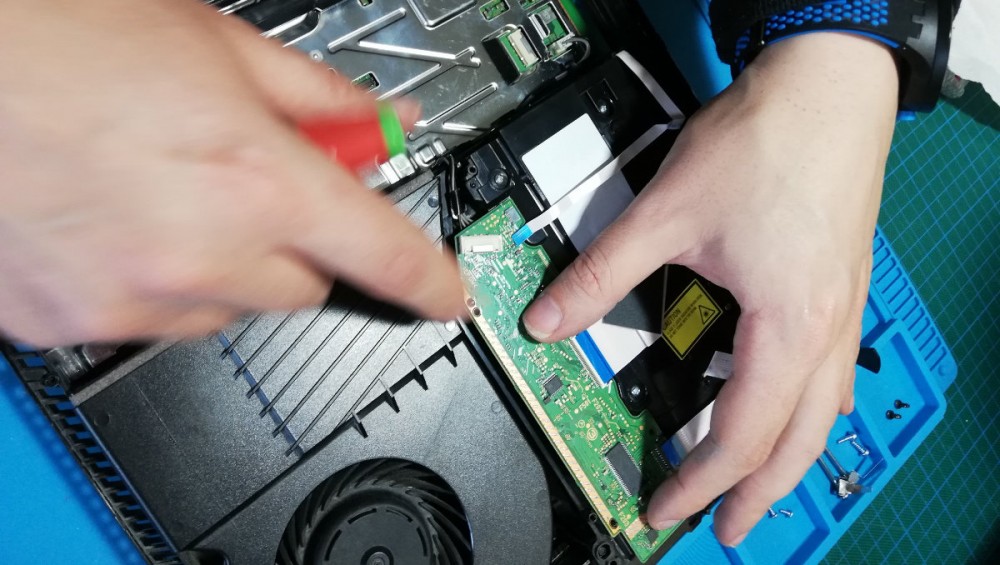 Rimontaggio-ps4-dopo-pulizia-2